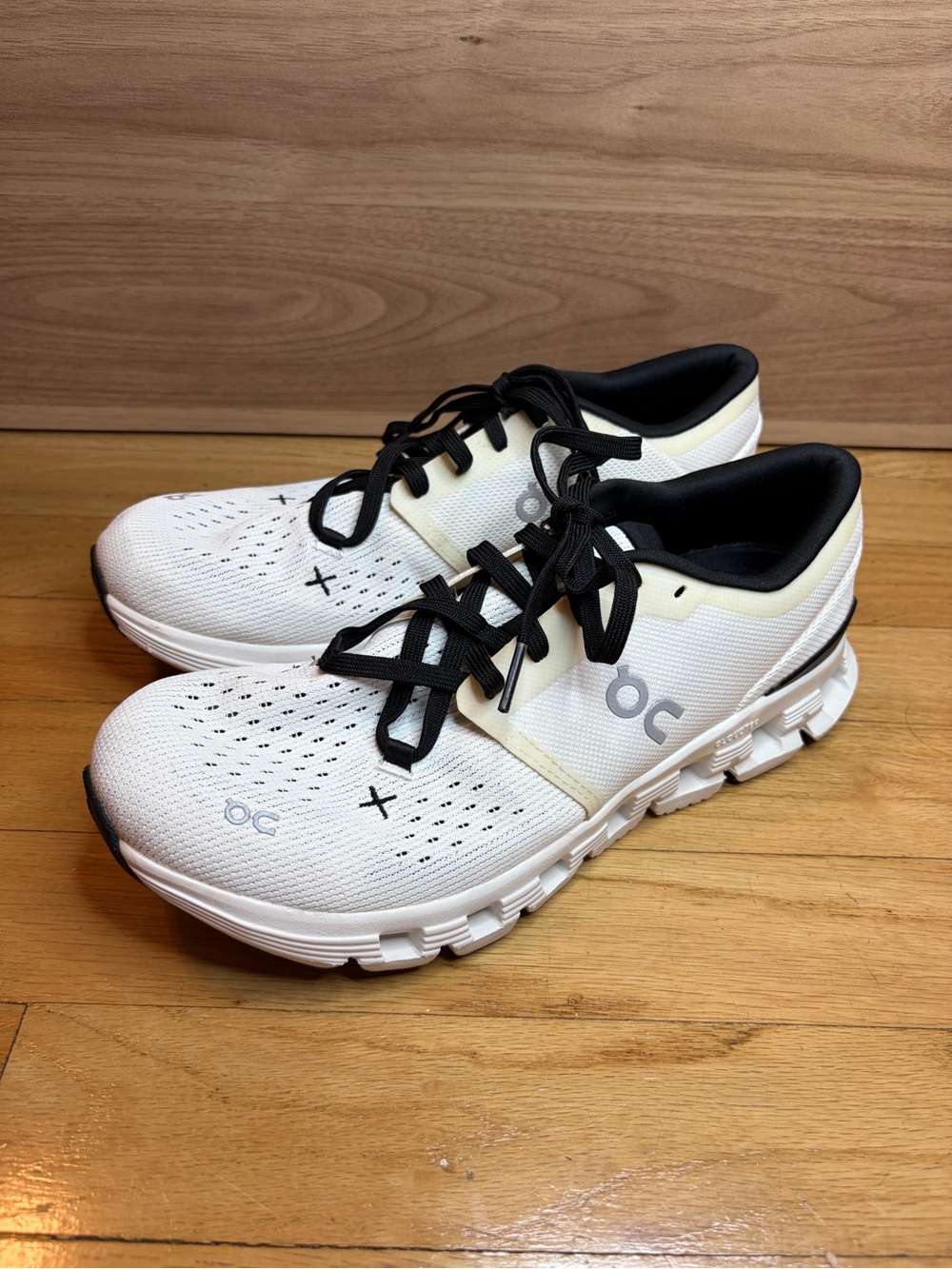 On Cloud X 4 Women's Sneakers in Ivory / Black - Size 8